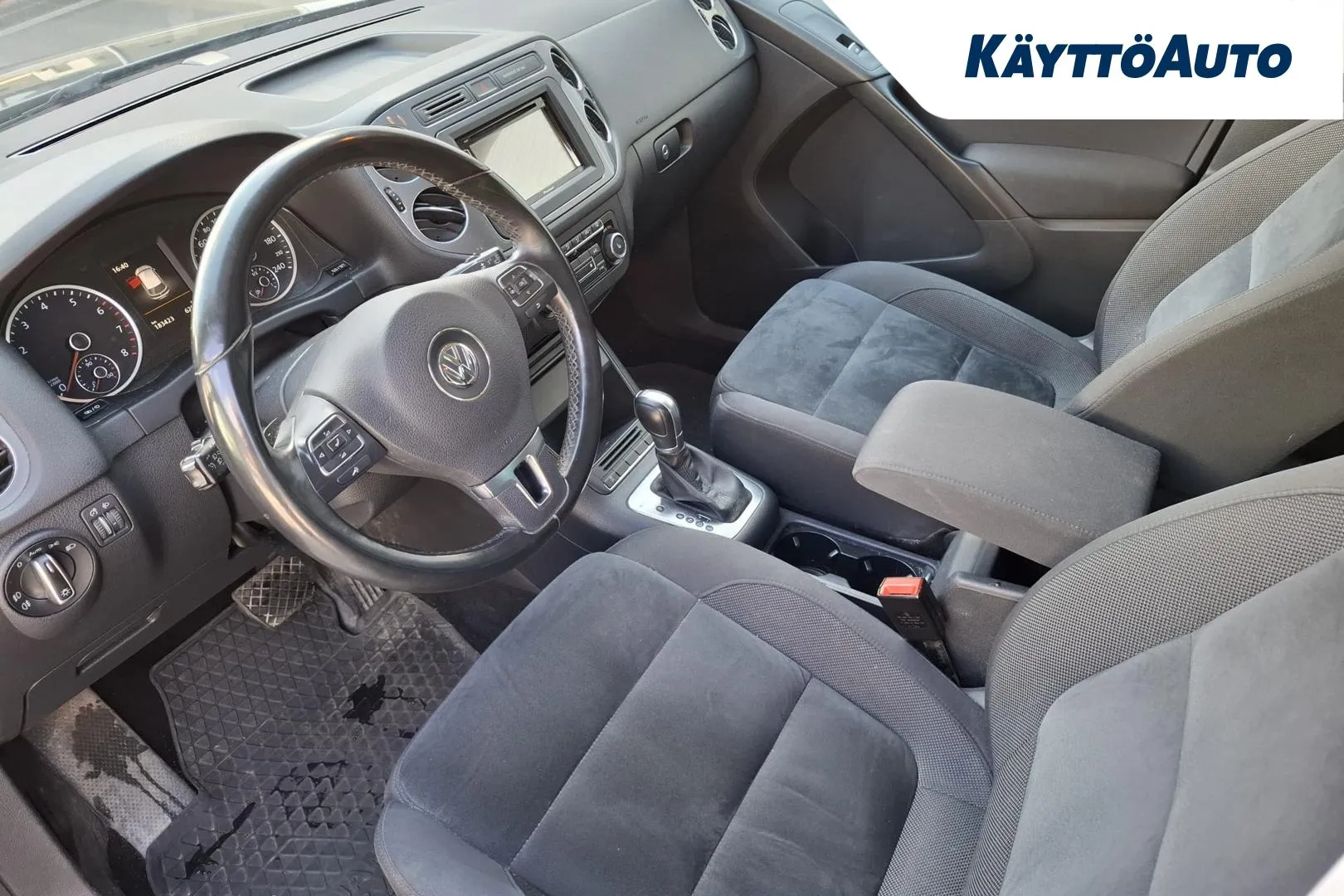 Volkswagen Tiguan UVF-898 carousel image