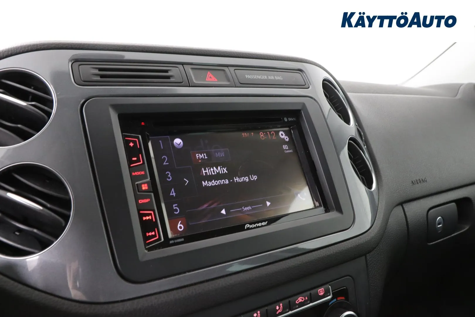 Volkswagen Tiguan UVF-898 carousel image
