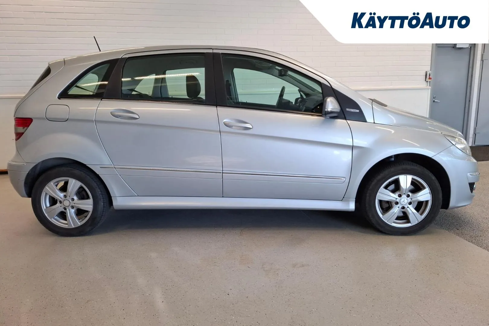 Mercedes-Benz B XPE-765 carousel image