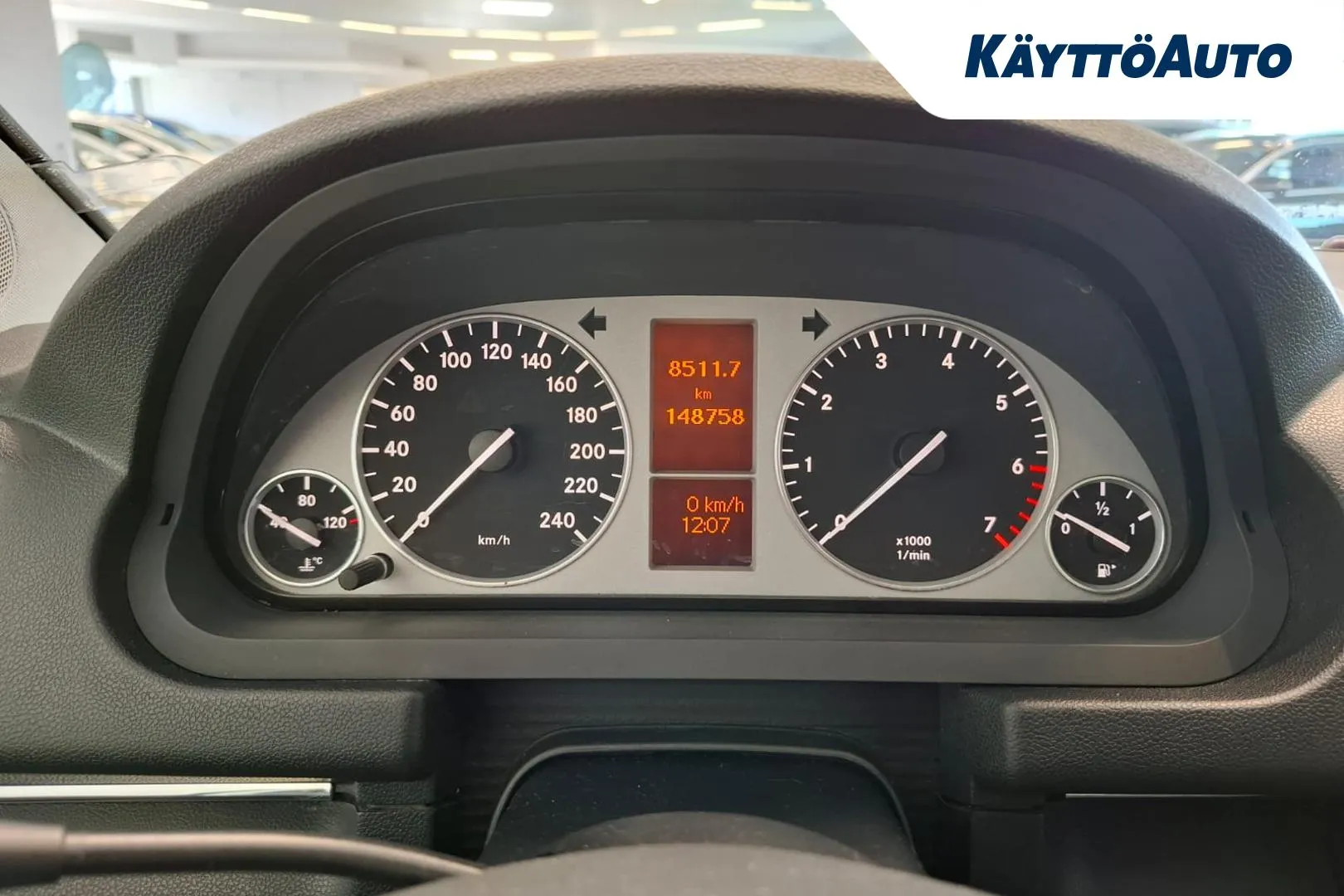 Mercedes-Benz B XPE-765 carousel image