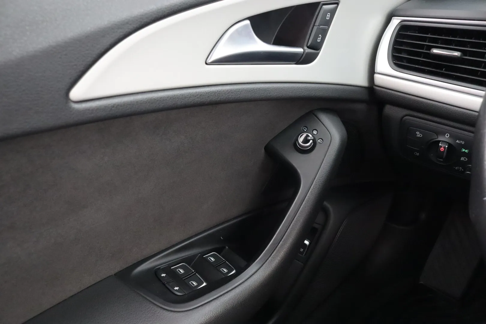 AUDI A6 SMC-688 carousel image