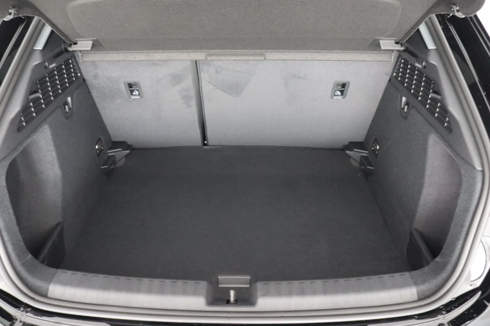 Audi A3 XVZ-940 carousel image