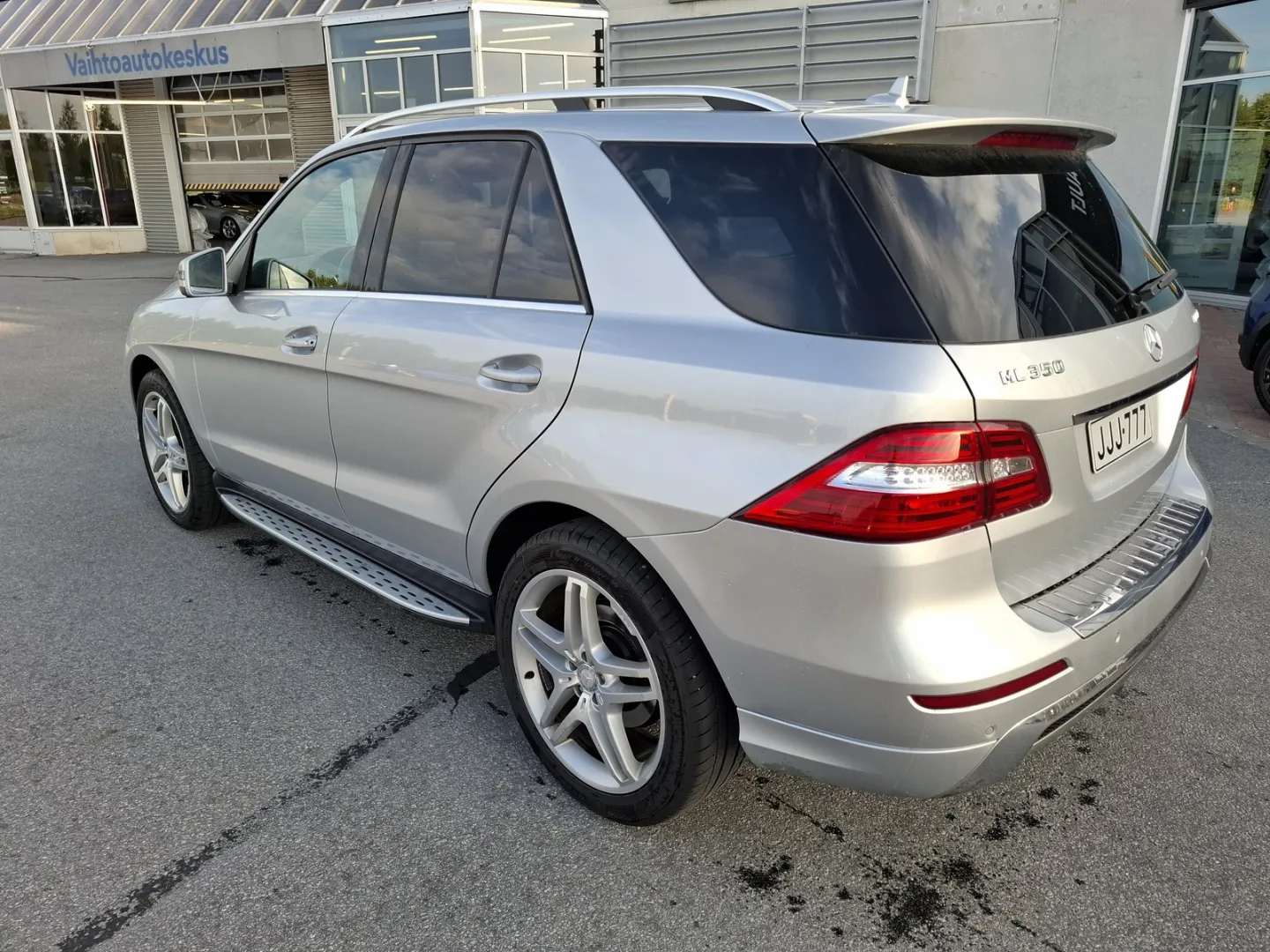 Mercedes-Benz ML JJJ-777 carousel image