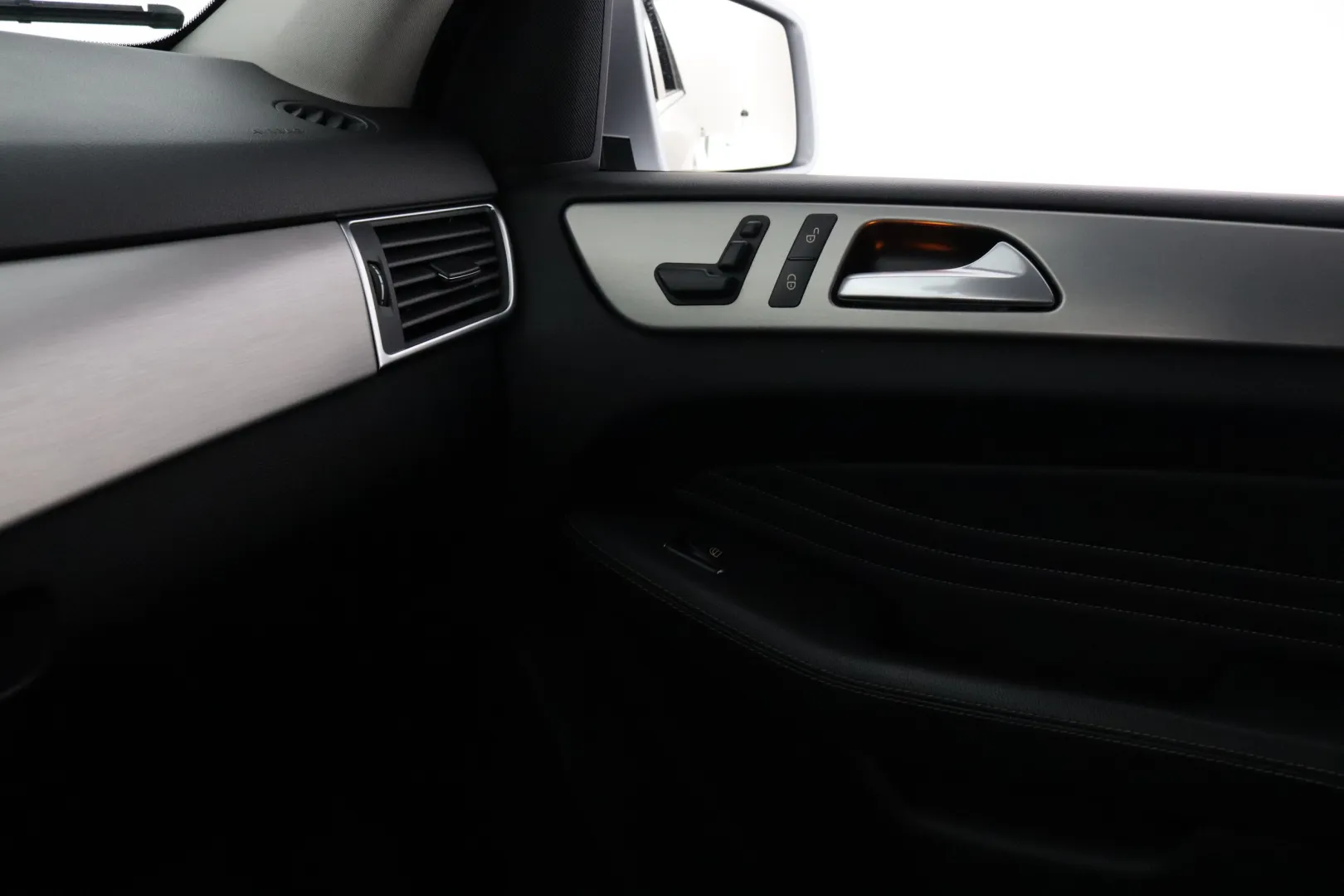 MERCEDES-BENZ ML JJJ-777 carousel image