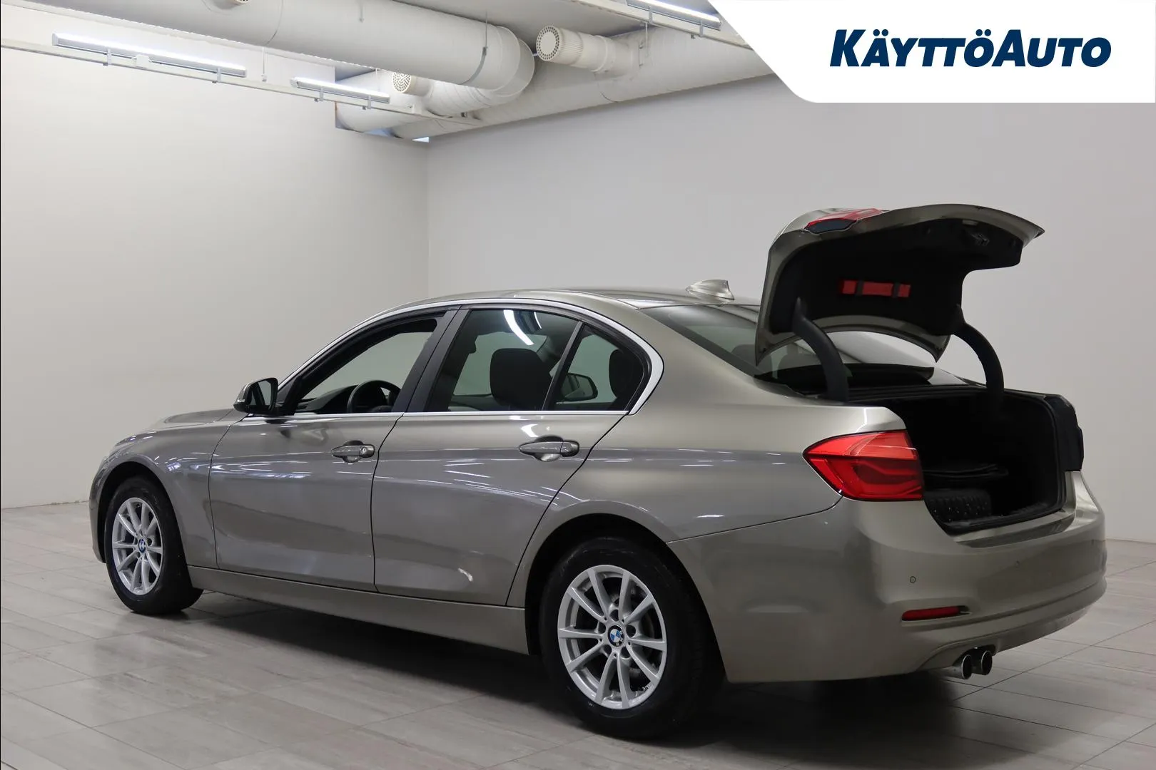 BMW 320 UZH-317 carousel image