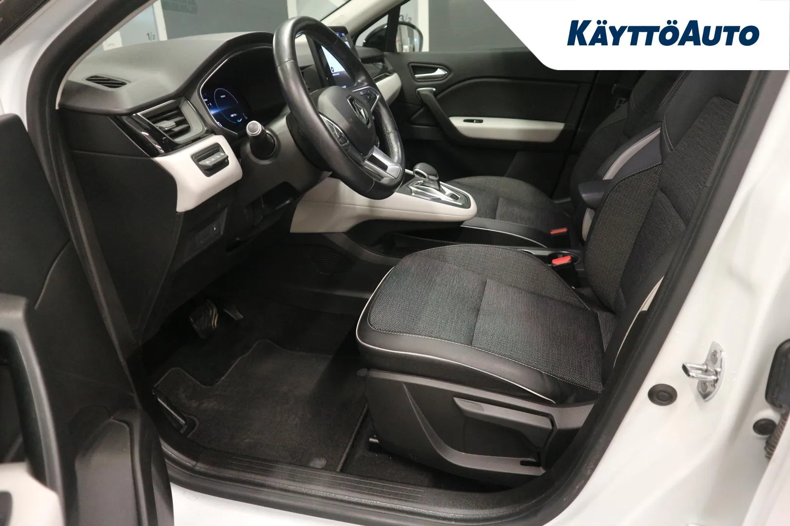 RENAULT Captur MYV-184 carousel image