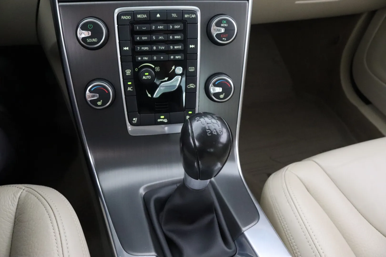 VOLVO S60 LZM-935 carousel image