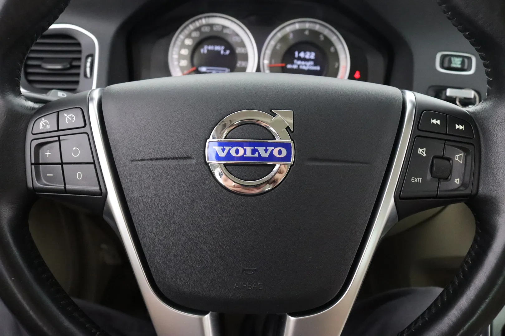 VOLVO S60 LZM-935 carousel image
