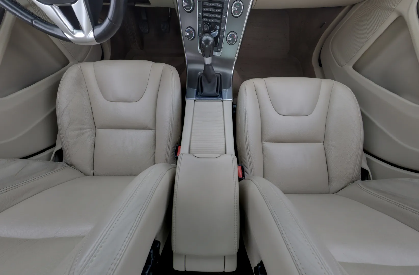 VOLVO S60 LZM-935 carousel image
