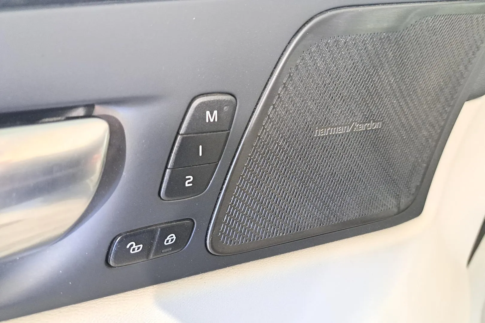 VOLVO XC60 FRF-737 carousel image