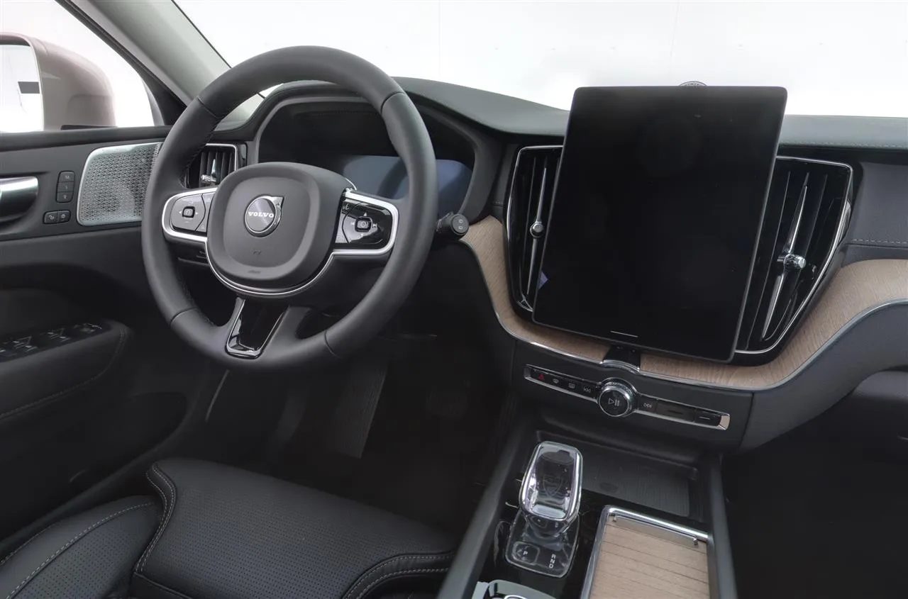 Volvo XC60 ISK-411 carousel image