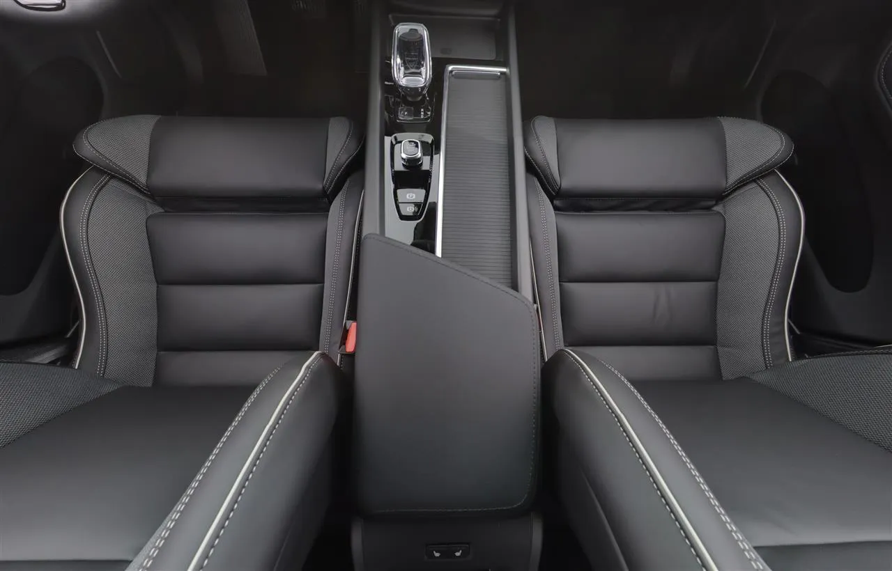 Volvo XC60 ISK-438 carousel image