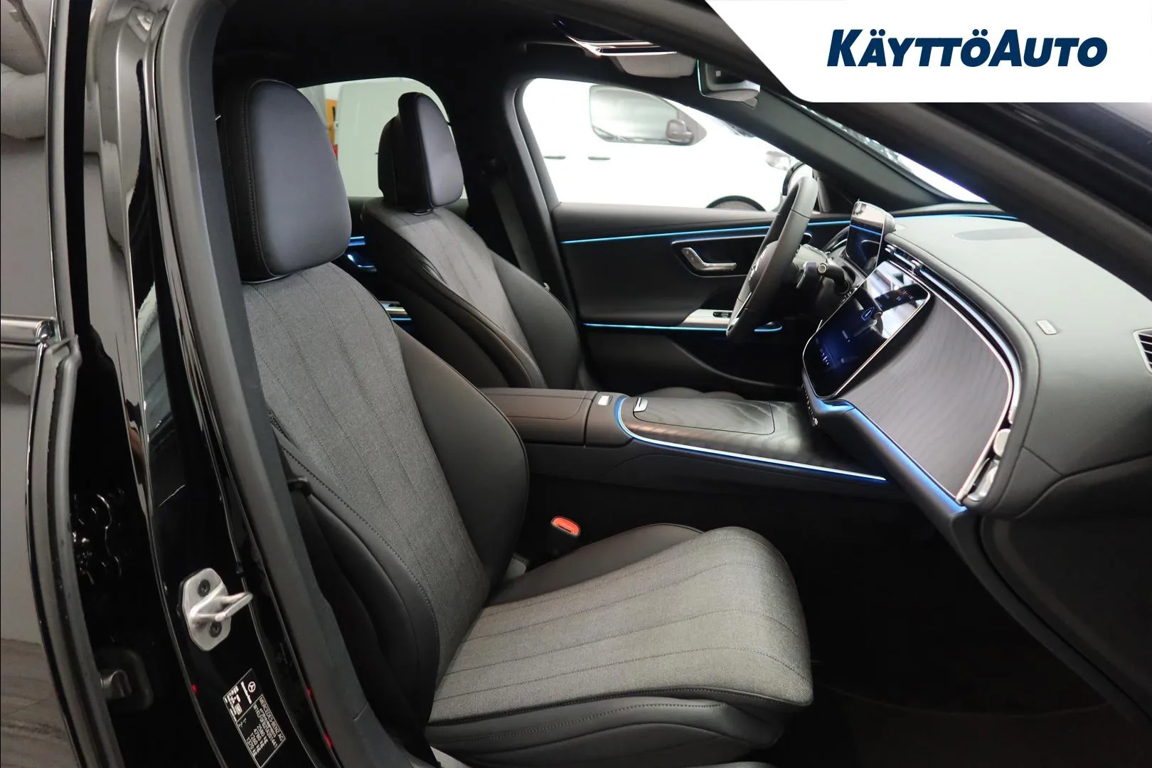 Mercedes-Benz E XVZ-455 carousel image