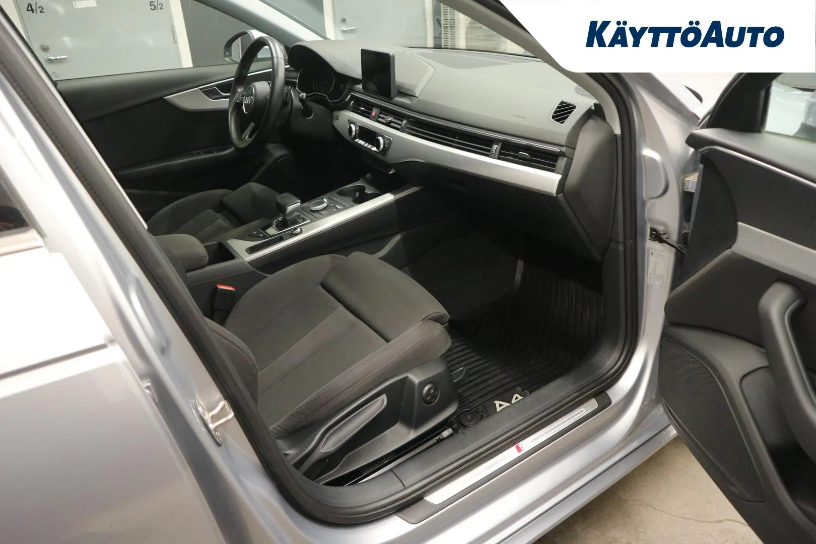 AUDI A4 JKS-840 carousel image
