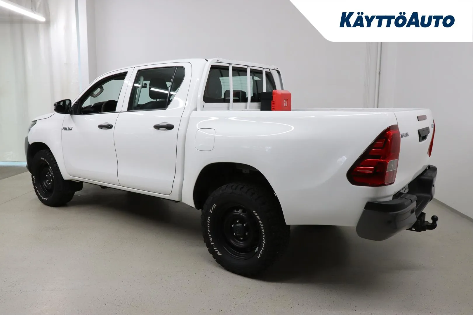 TOYOTA Hilux MYP-531 carousel image
