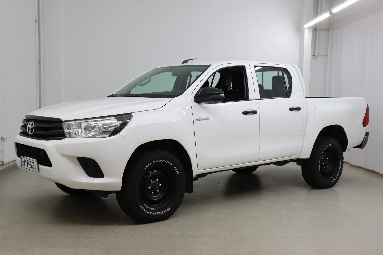 TOYOTA Hilux MYP-531 carousel image