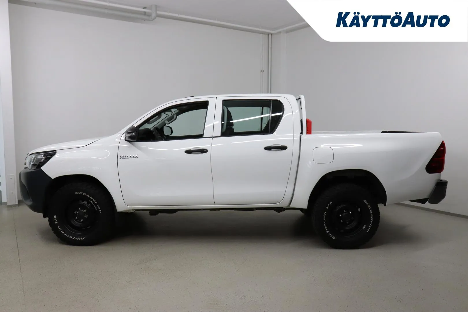 TOYOTA Hilux MYP-531 carousel image
