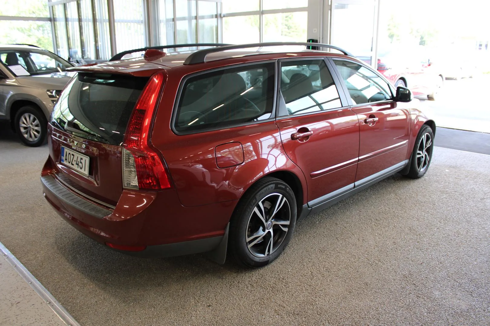 VOLVO V50 AOZ-451 carousel image