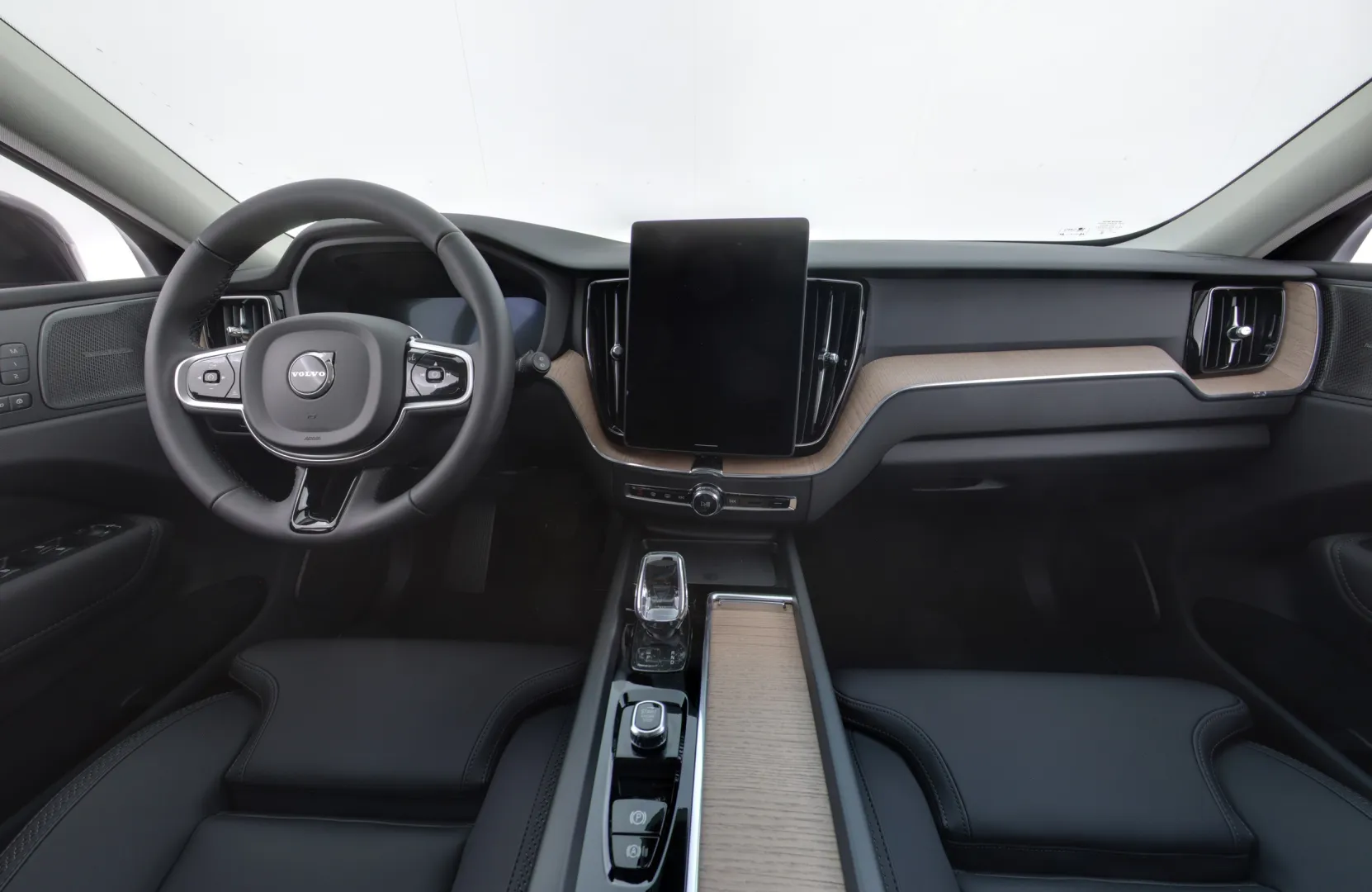 Volvo XC60 YYI-192 carousel image