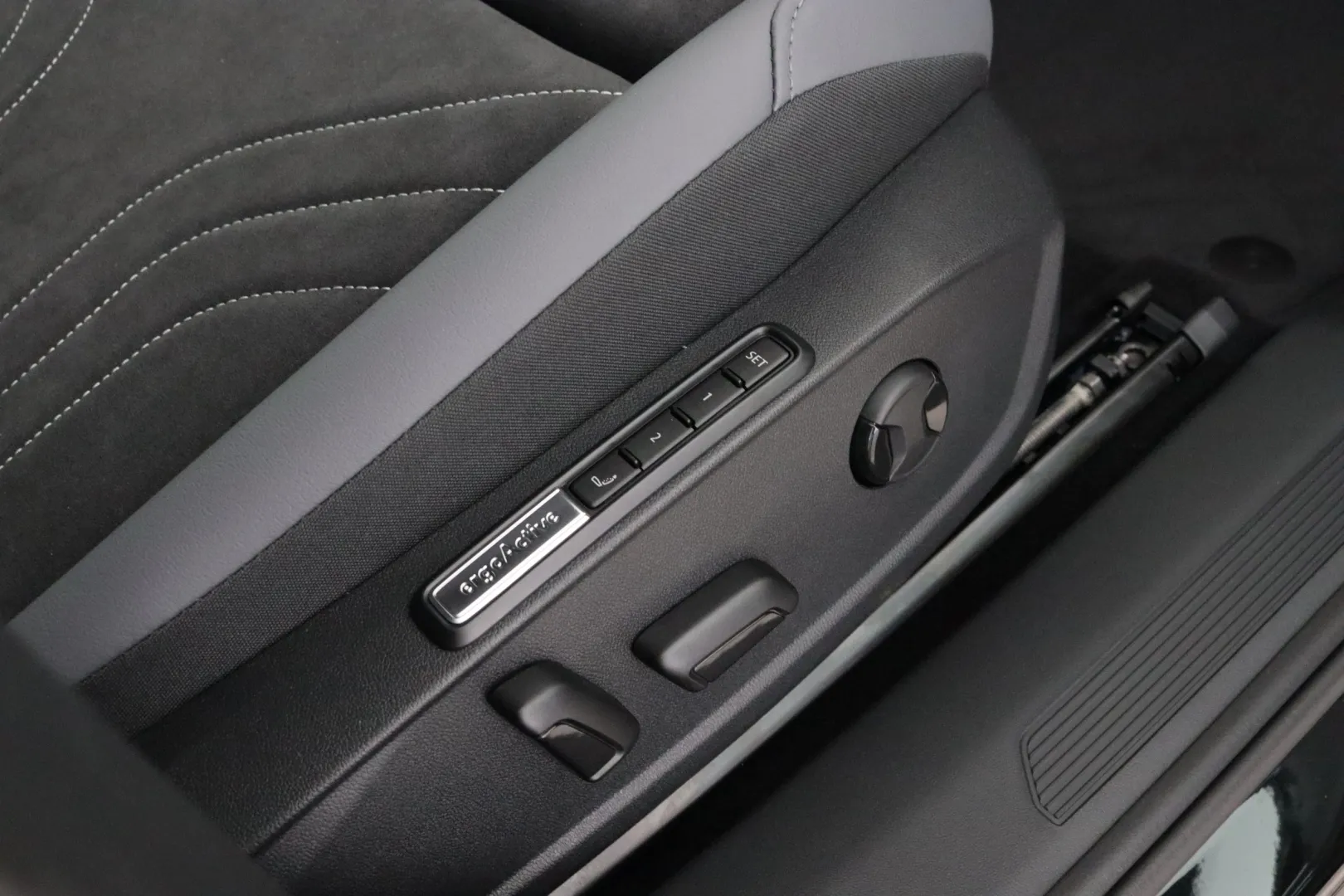 Volkswagen ID.4 YYF-783 carousel image