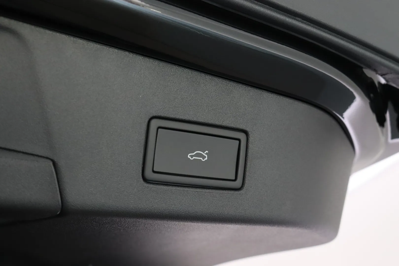 Volkswagen ID.4 YYF-783 carousel image