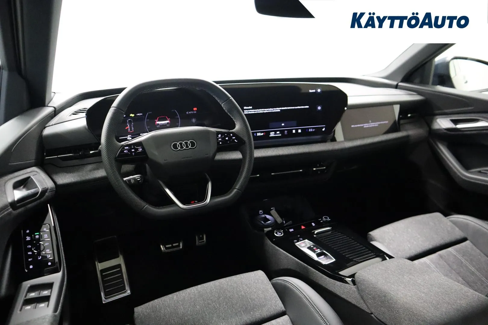 Audi Q6 e-tron YYF-729 carousel image