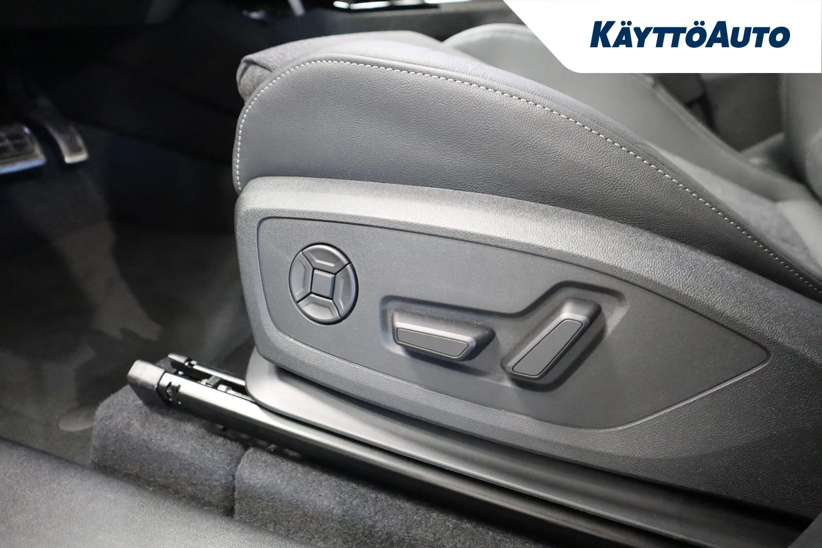 Audi Q6 e-tron YYF-729 carousel image