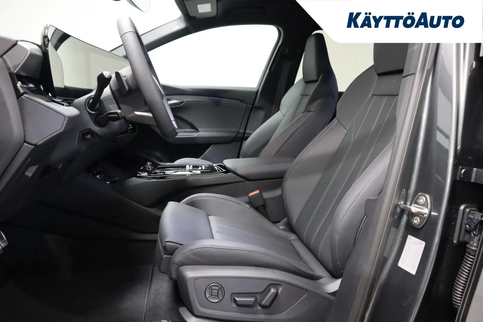 Audi Q6 e-tron YYF-730 carousel image