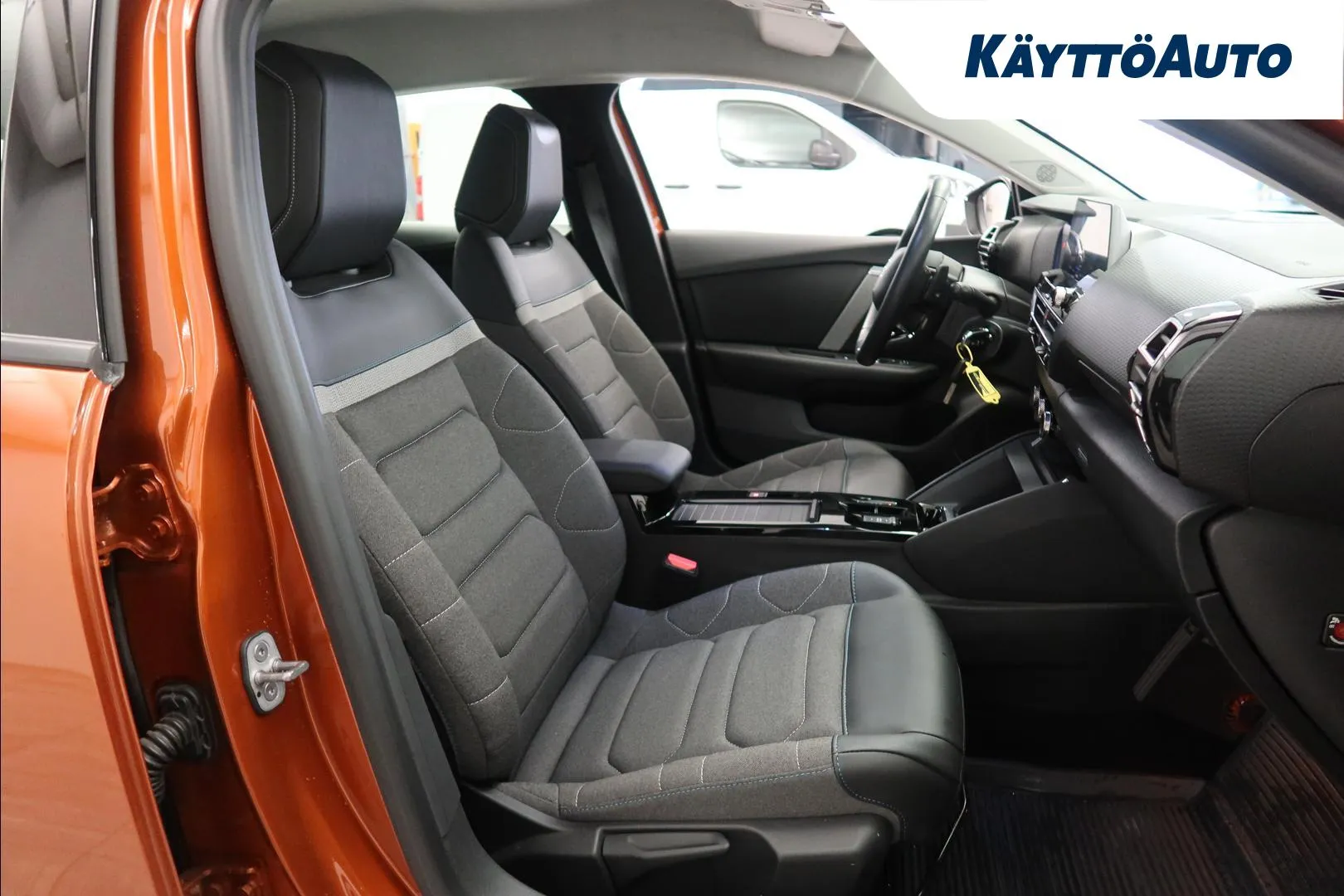 Citroen C4 LPU-328 carousel image