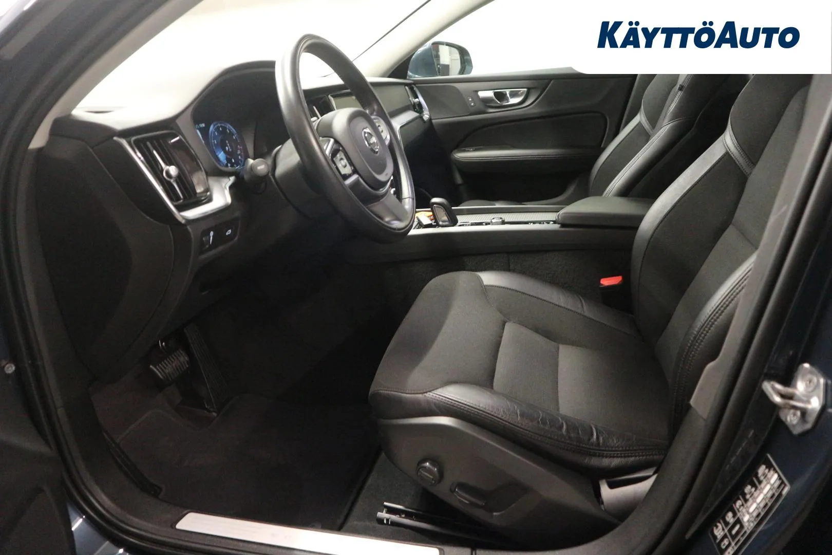 VOLVO V60 CPN-153 carousel image