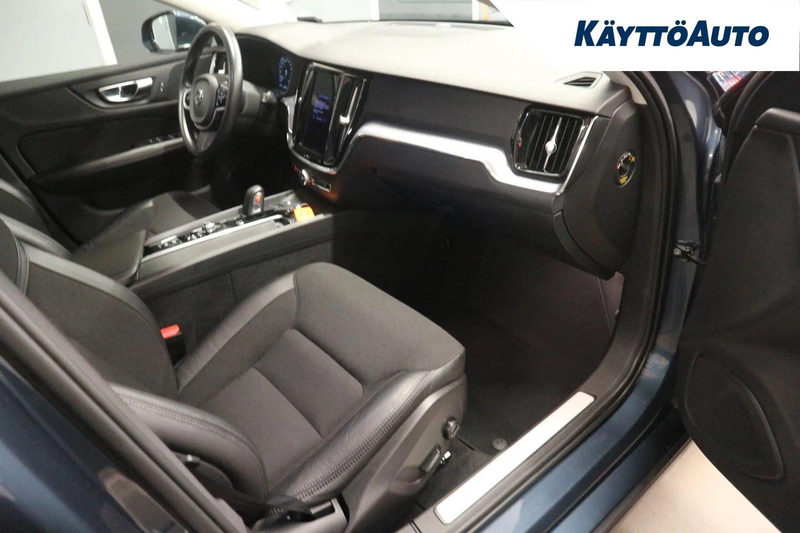 VOLVO V60 CPN-153 carousel image