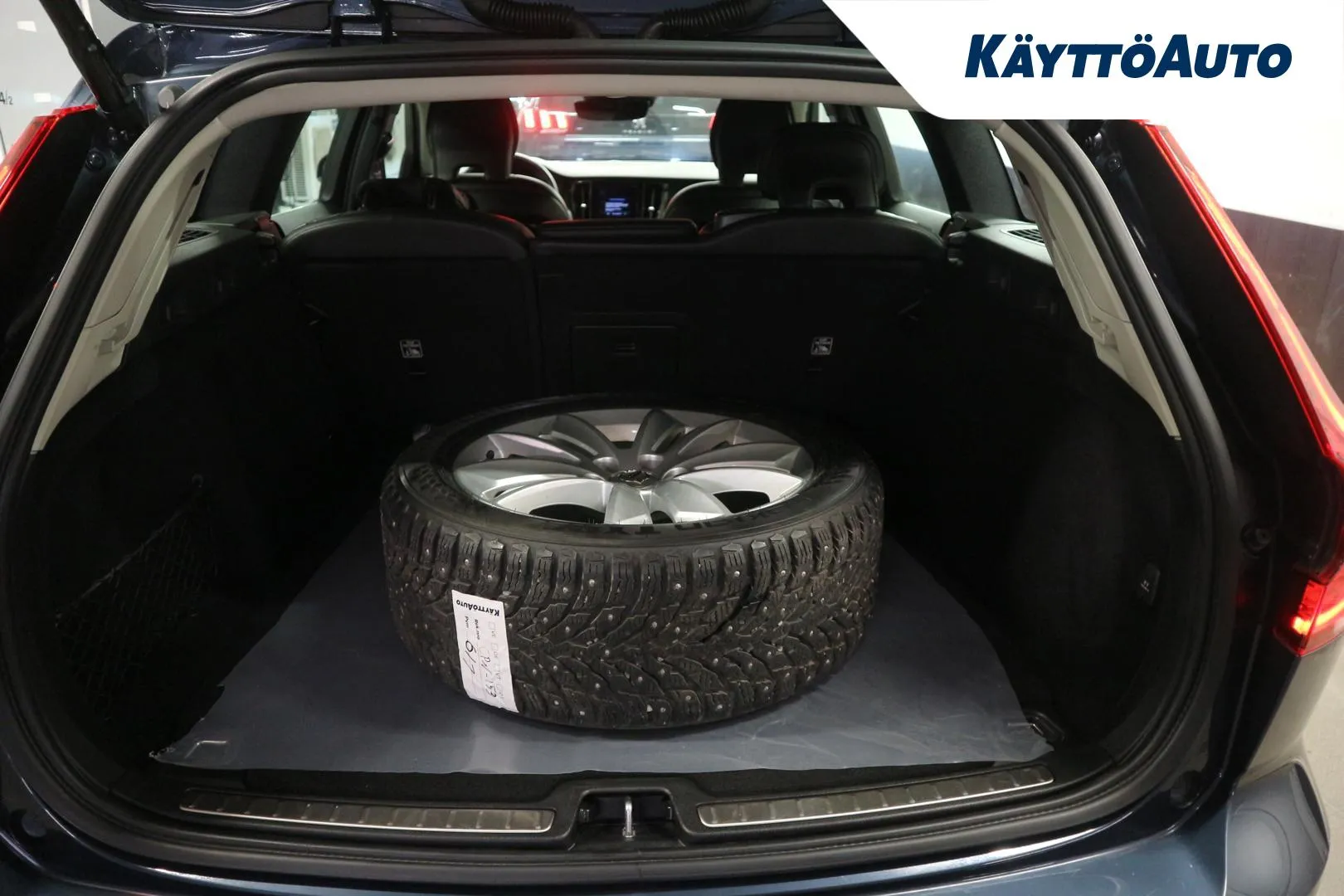 VOLVO V60 CPN-153 carousel image