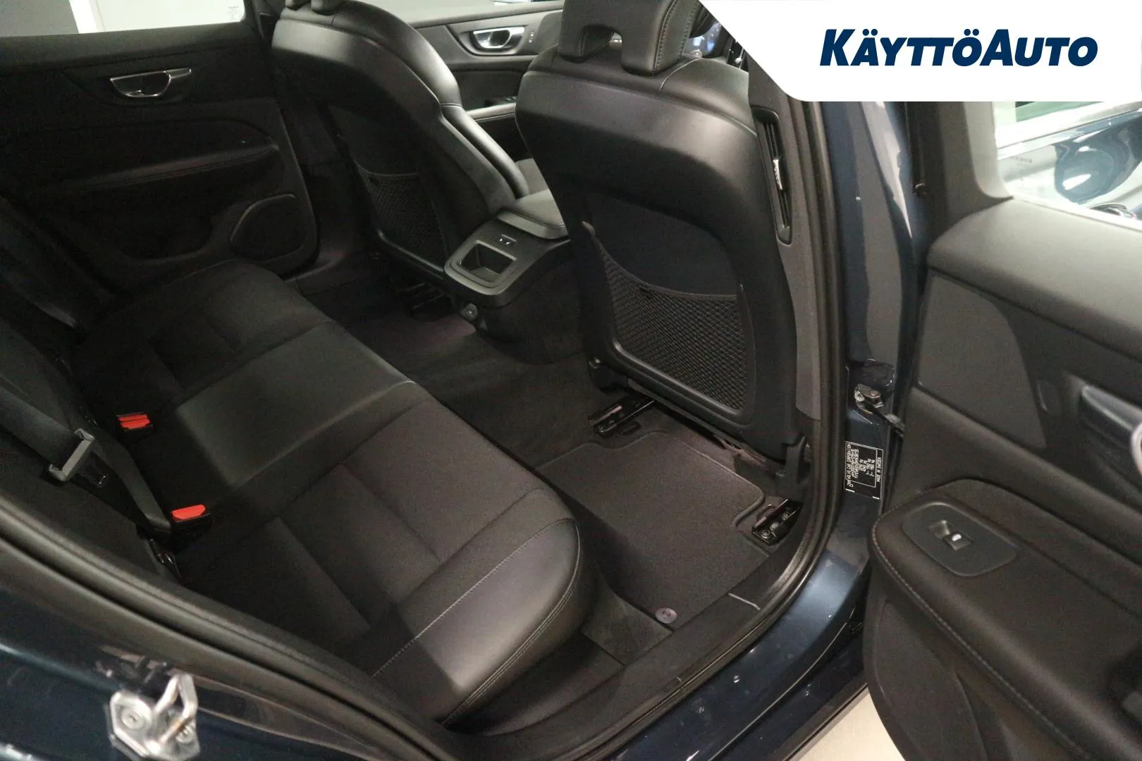VOLVO V60 CPN-153 carousel image