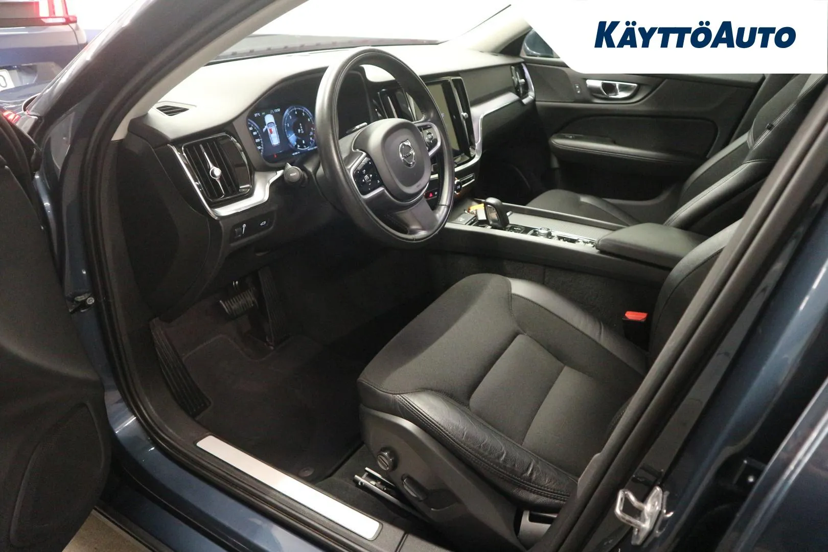 VOLVO V60 CPN-153 carousel image