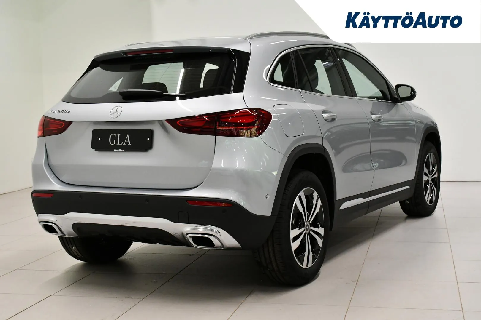 Mercedes-Benz GLA YYG-522 carousel image