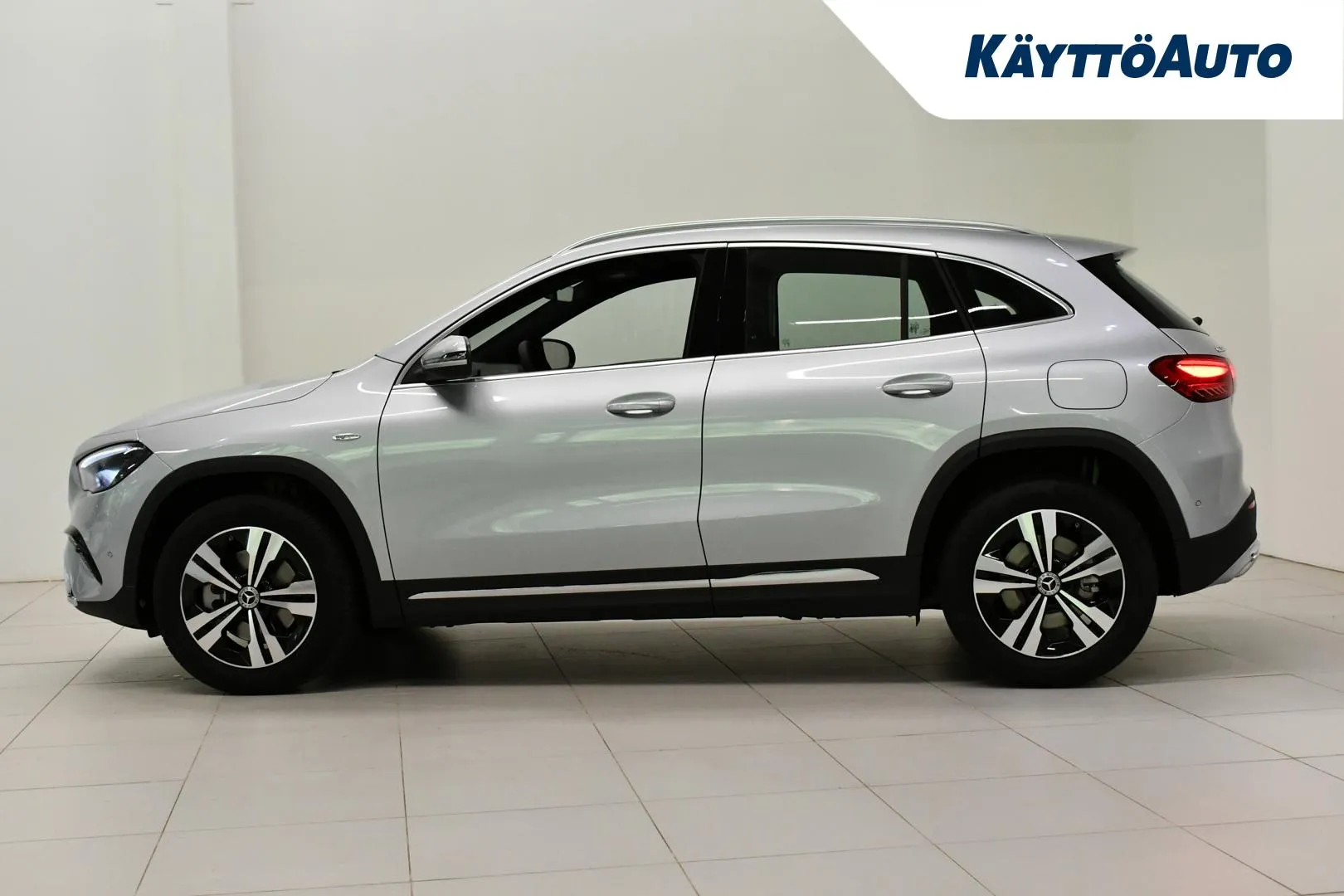 Mercedes-Benz GLA YYG-522 carousel image