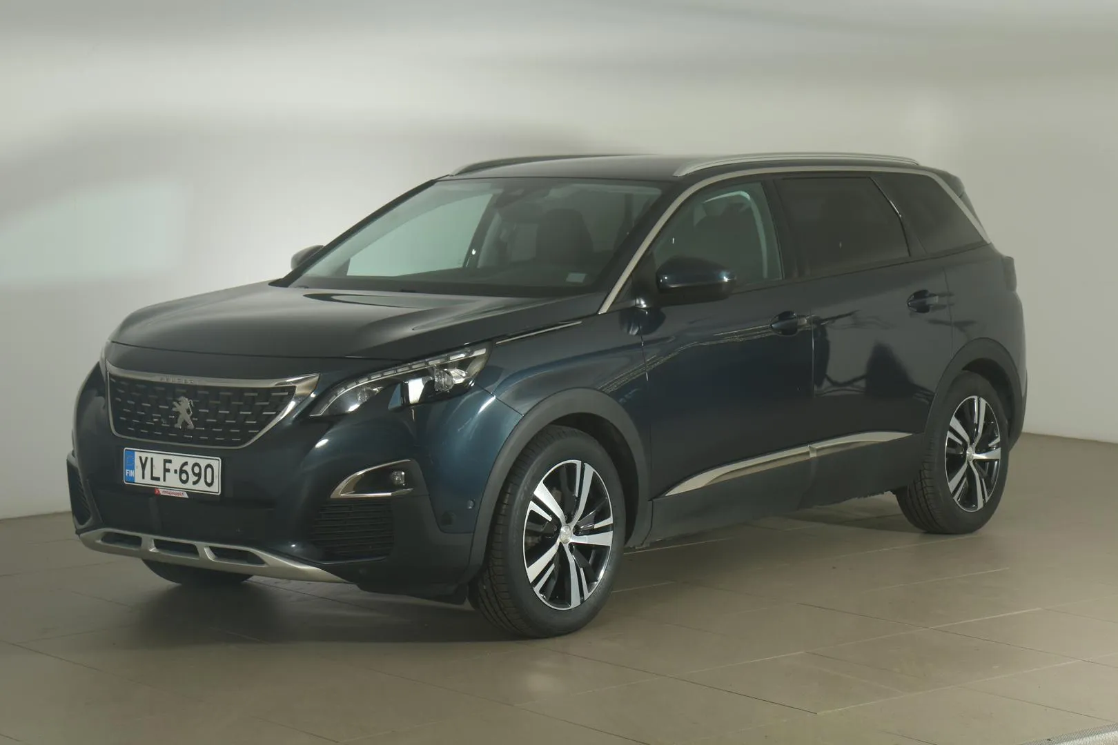 PEUGEOT 5008 YLF-690 carousel image