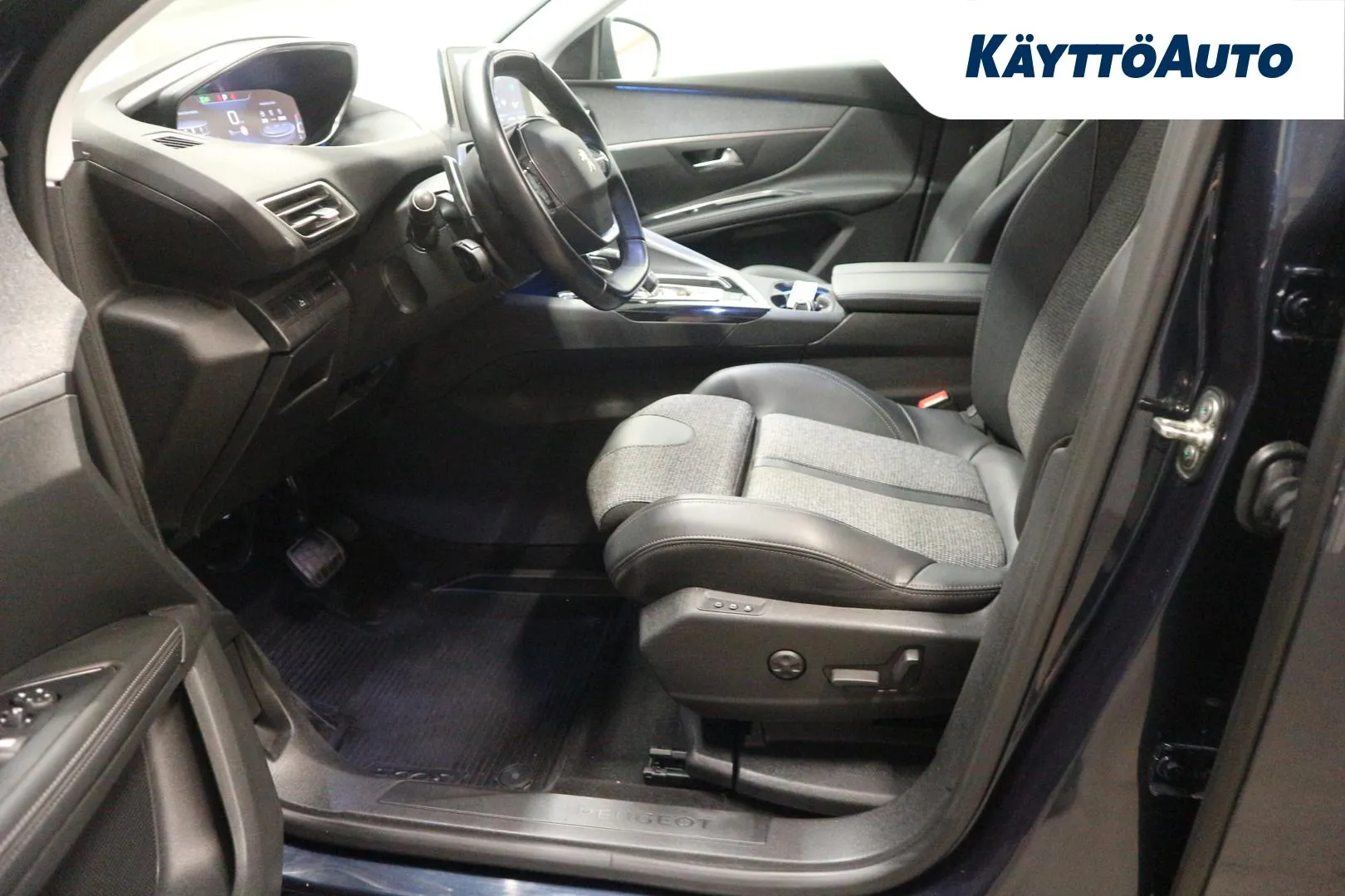 PEUGEOT 5008 YLF-690 carousel image