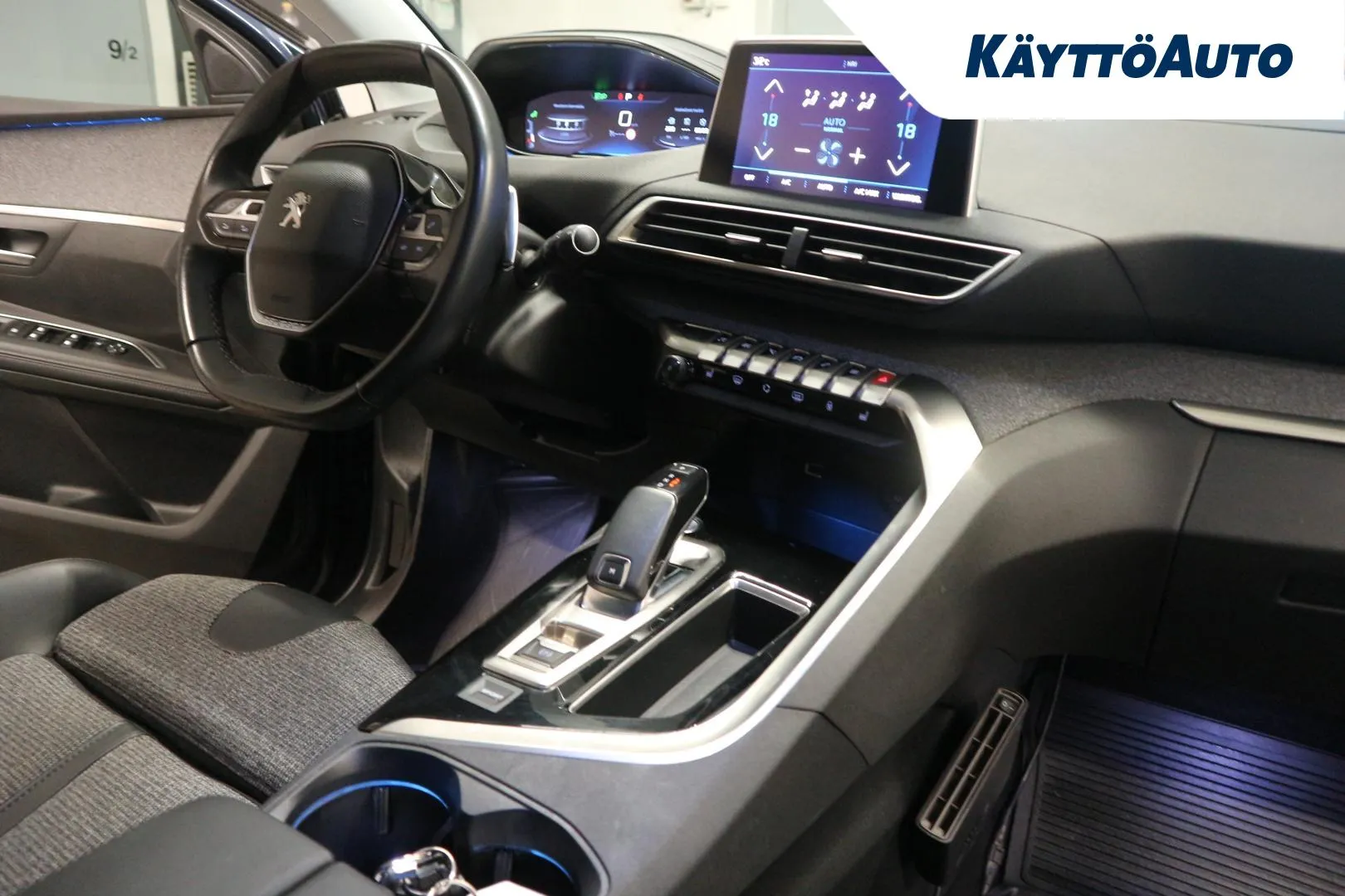 PEUGEOT 5008 YLF-690 carousel image