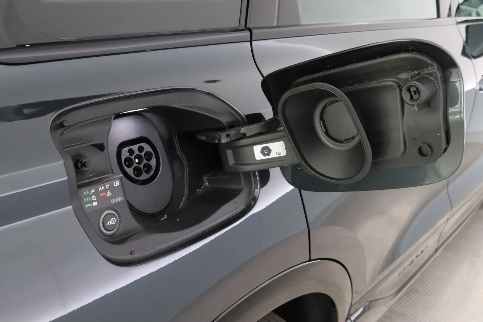 Audi Q6 e-tron SRH-879 carousel image