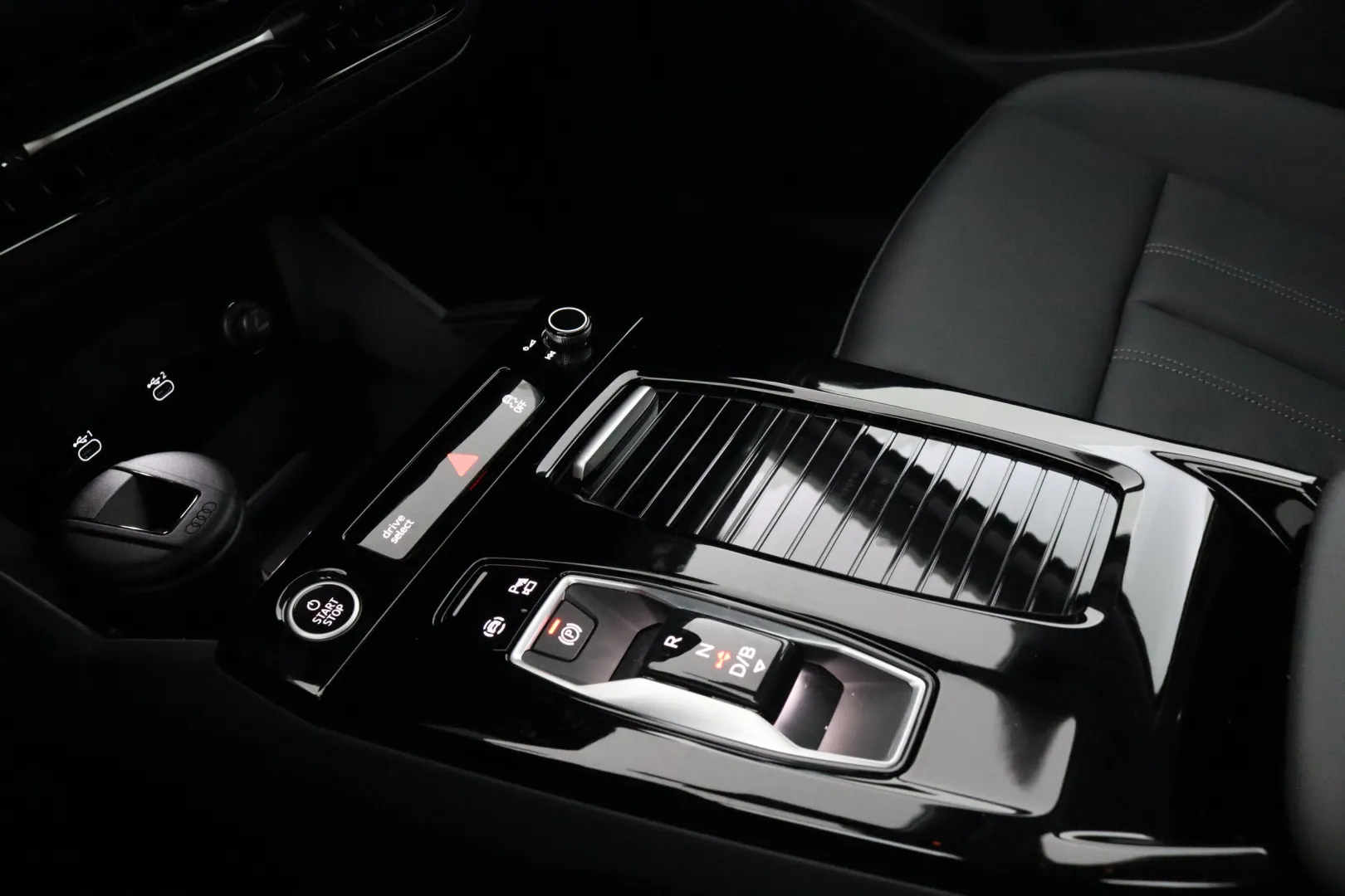 Audi Q6 e-tron SRH-879 carousel image