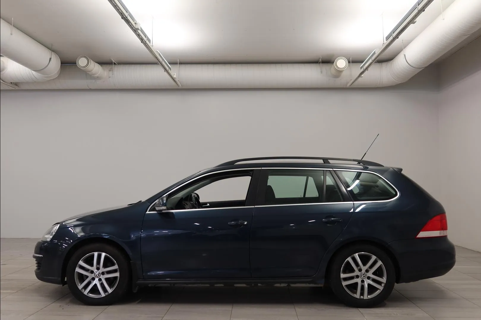 VOLKSWAGEN Golf EBY-146 carousel image