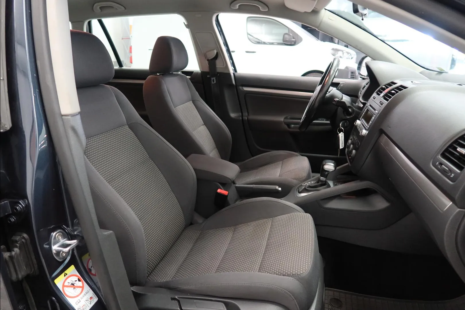 VOLKSWAGEN Golf EBY-146 carousel image