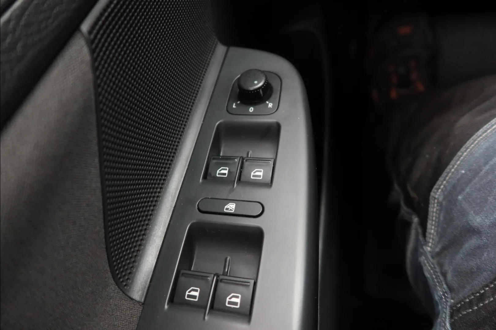 VOLKSWAGEN Golf EBY-146 carousel image