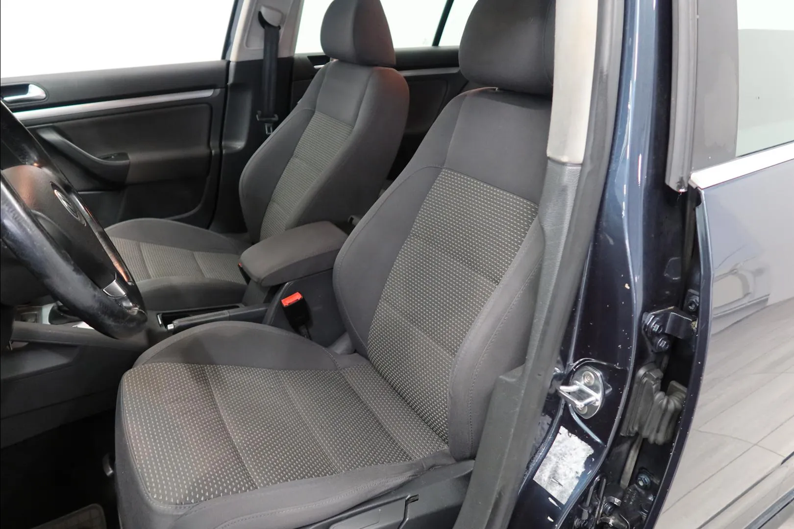 VOLKSWAGEN Golf EBY-146 carousel image