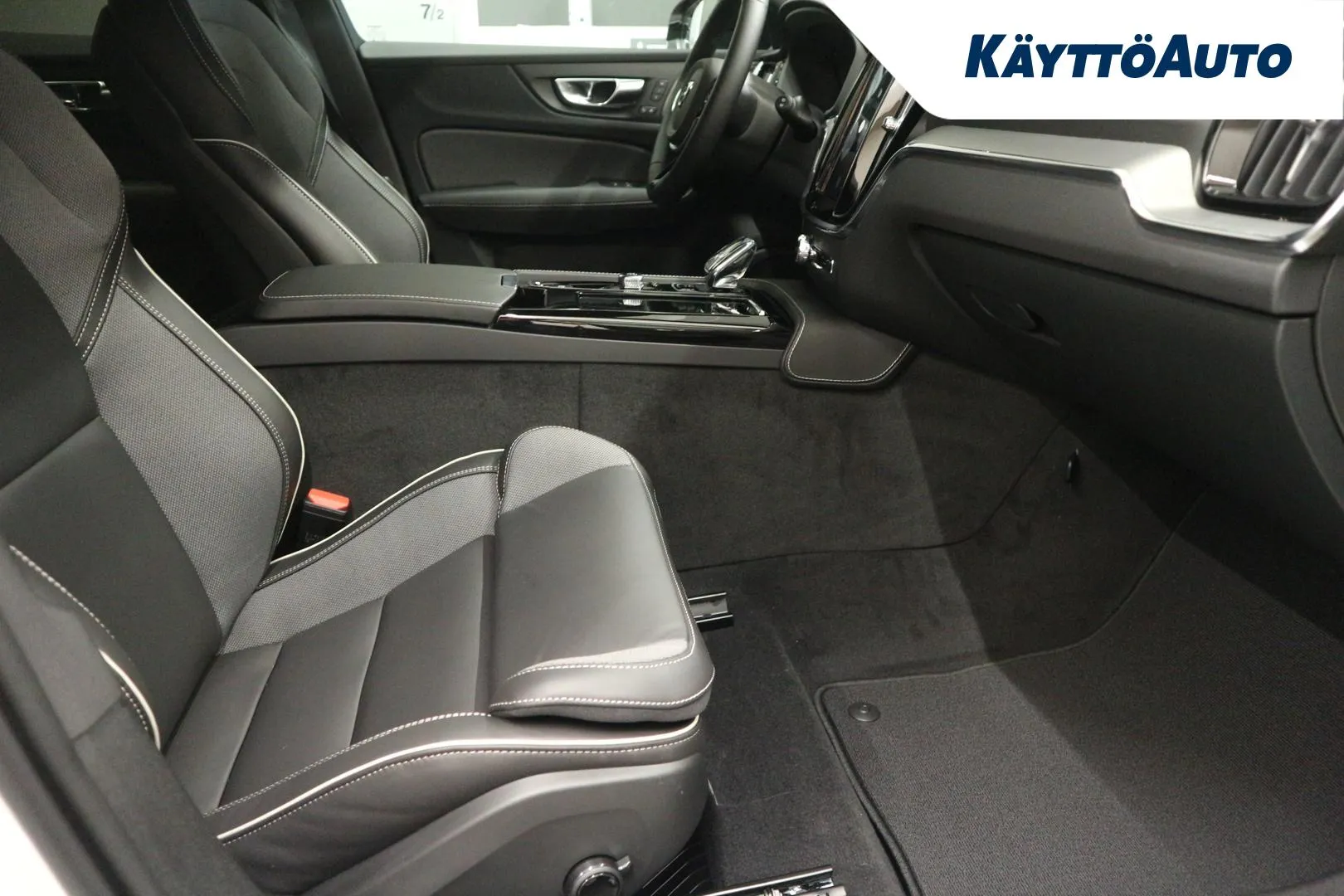 Volvo V60 EVJ-390 carousel image