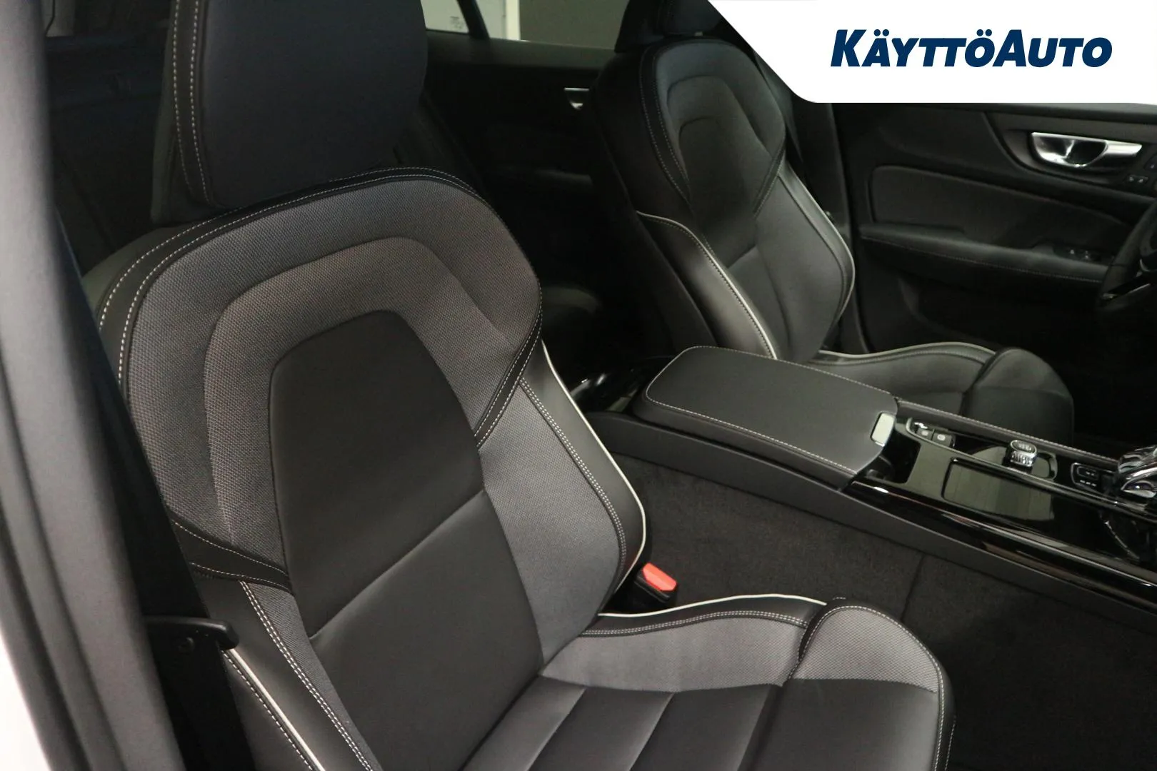 Volvo V60 EVJ-390 carousel image