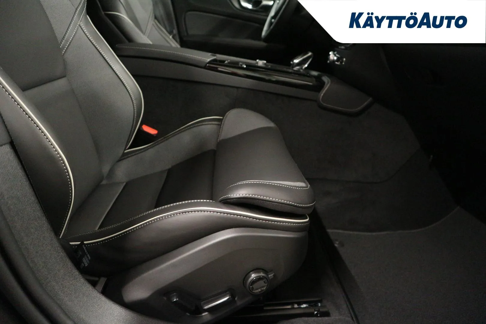 Volvo V60 FRY-609 carousel image