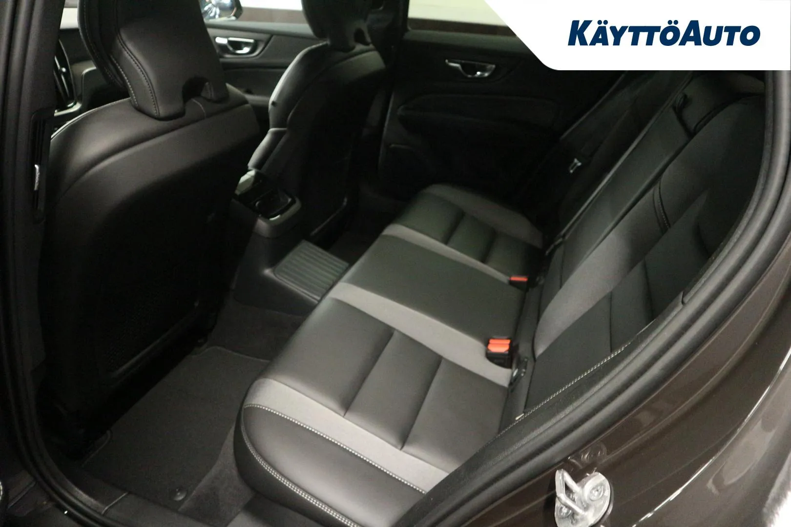 Volvo V60 FRY-609 carousel image