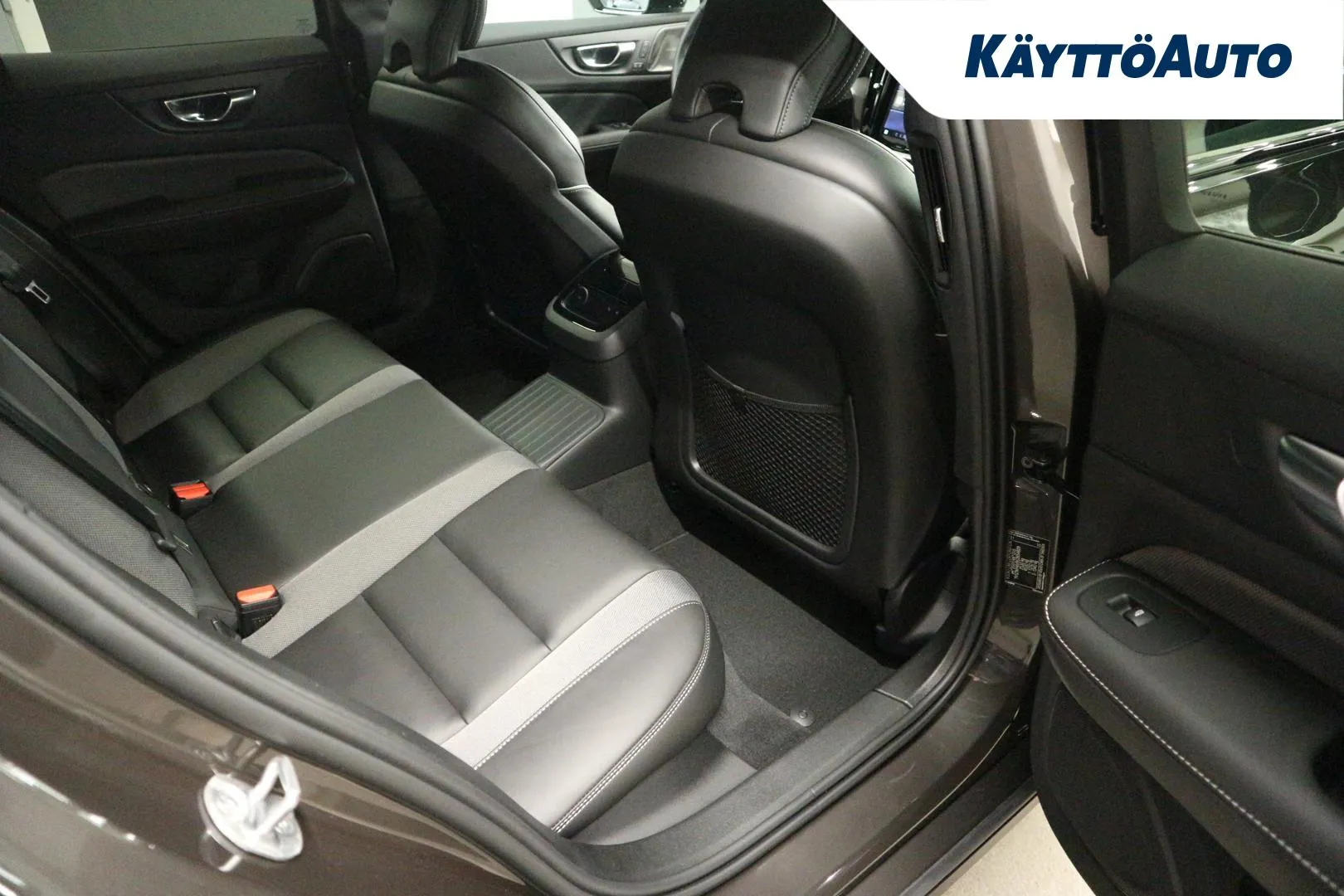 Volvo V60 FRY-609 carousel image